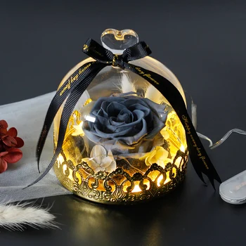 Osebno kovinski vklesan zveri in lepe vrtnice, pravi rdeče vrtnice z LED luči v stekleno kupolo, vedno Monroe vrtnice